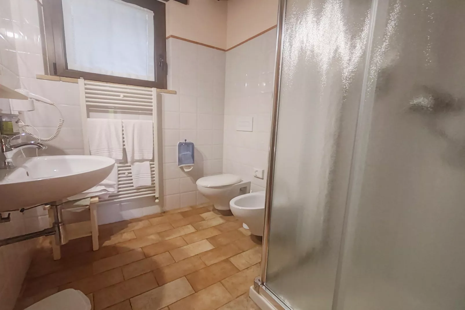 Moncaro-Bathroom