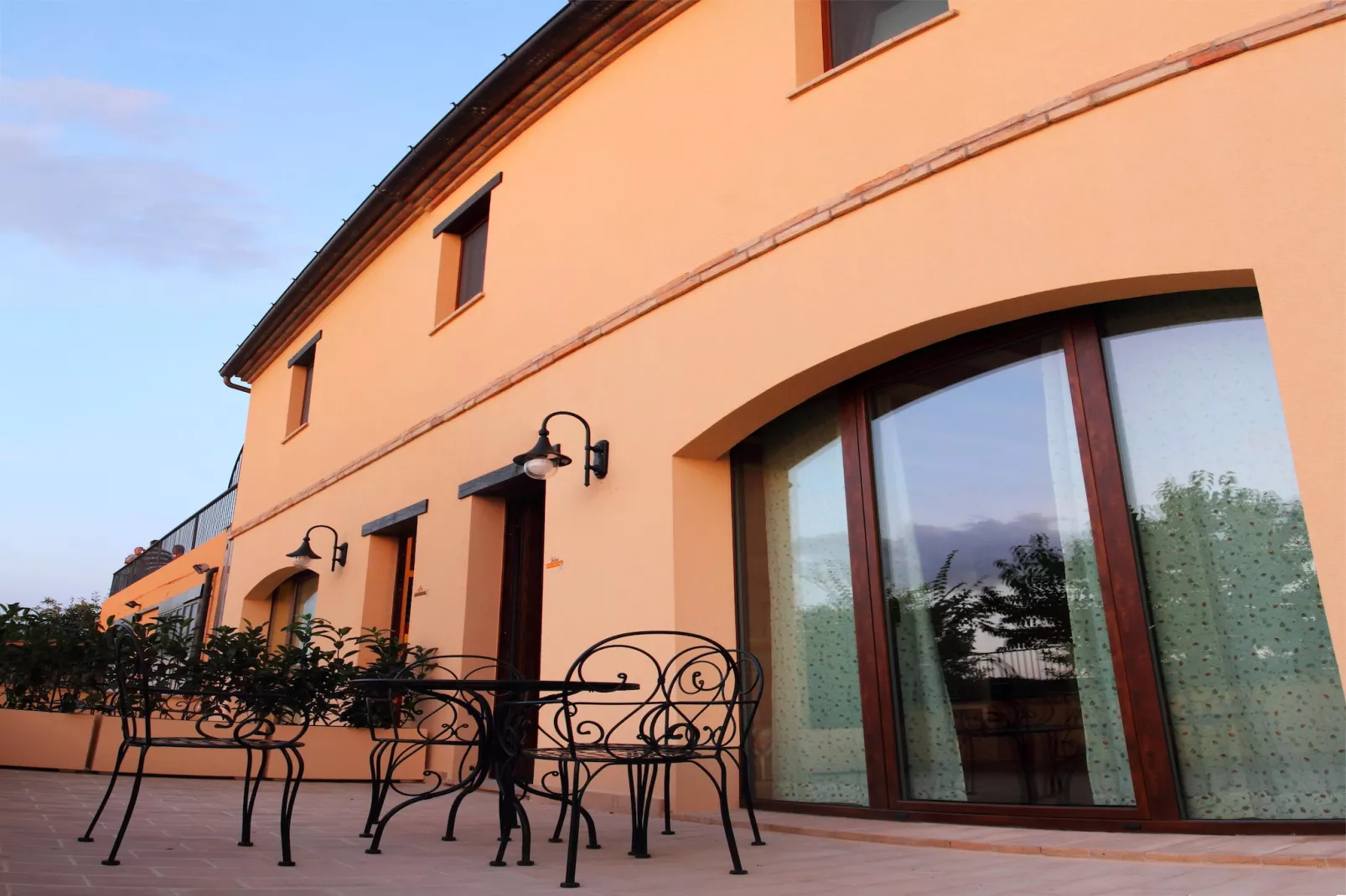San Lorenzo-Exterior summer