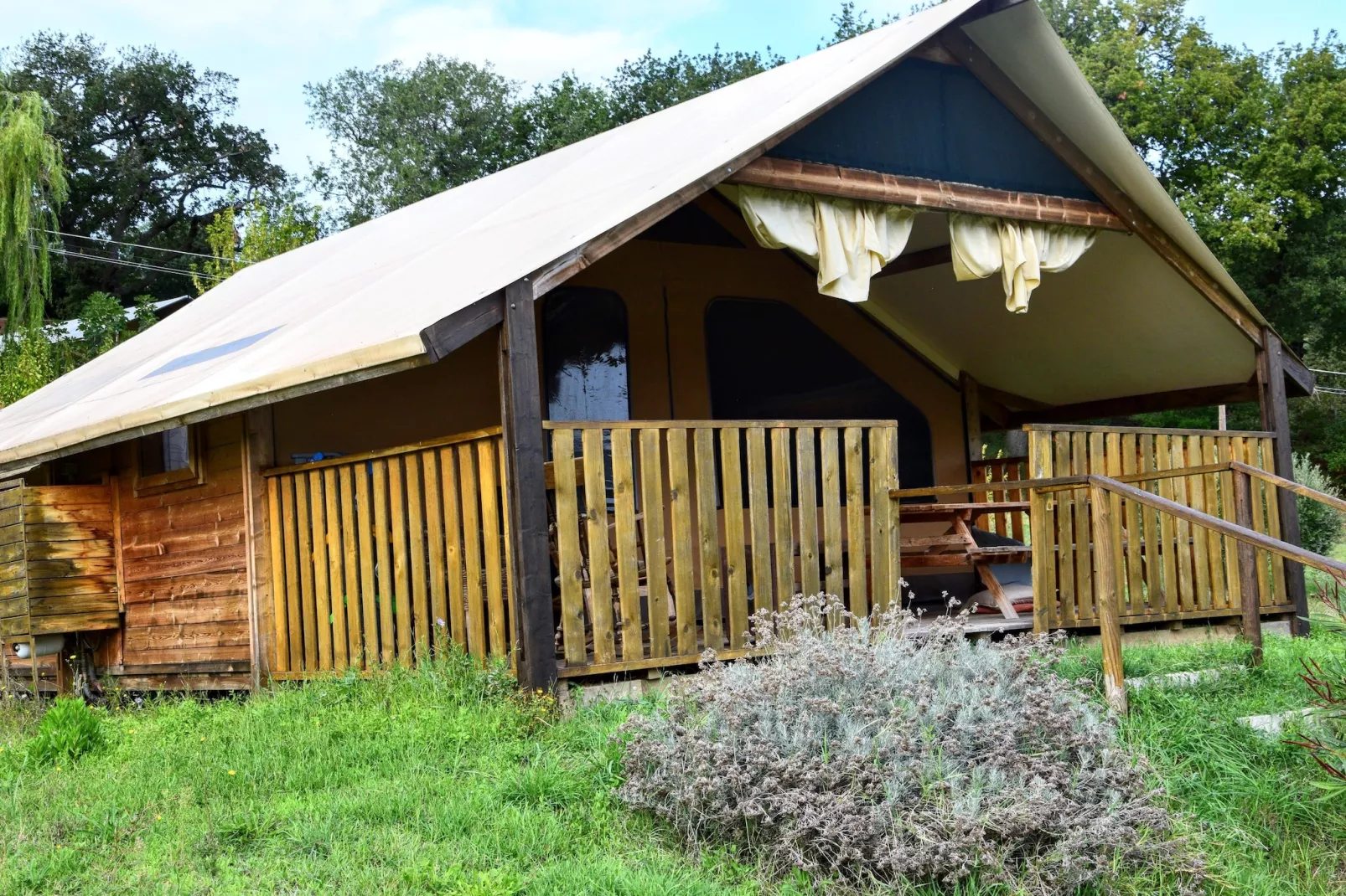 Tenda Luxury 2-Exterior summer