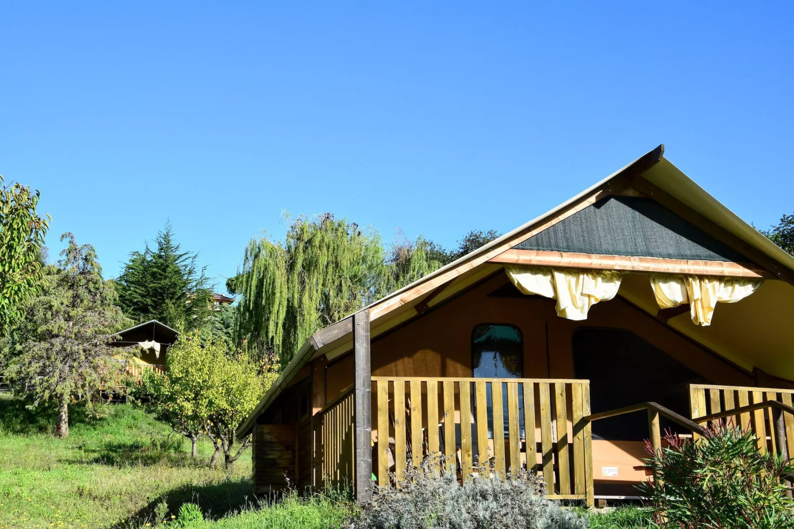 Tenda Luxury 3-Exterior summer