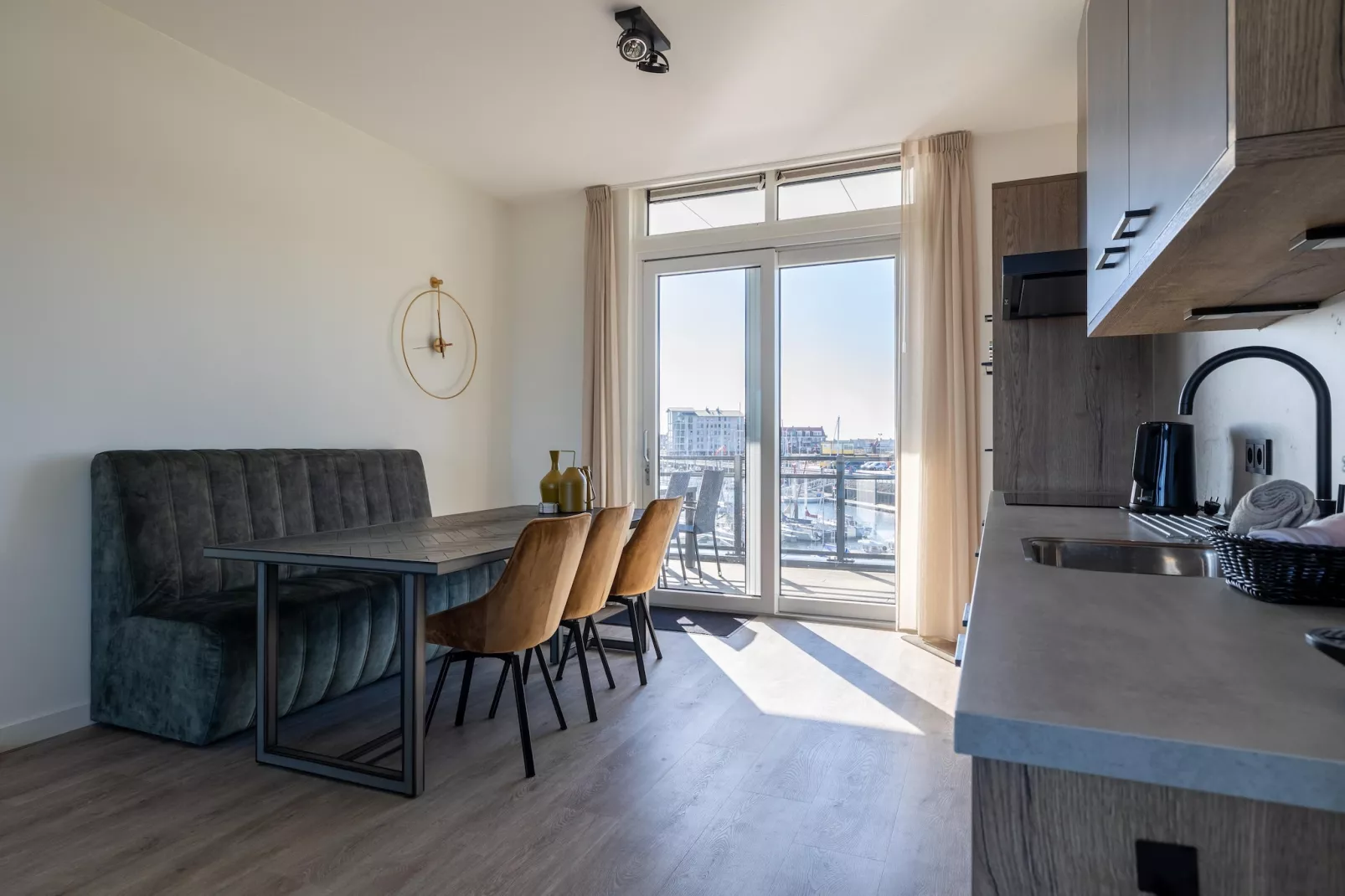 Luxe appartement Vista Maris - Havenweg 8-38  Sint-Annaland-Kitchen