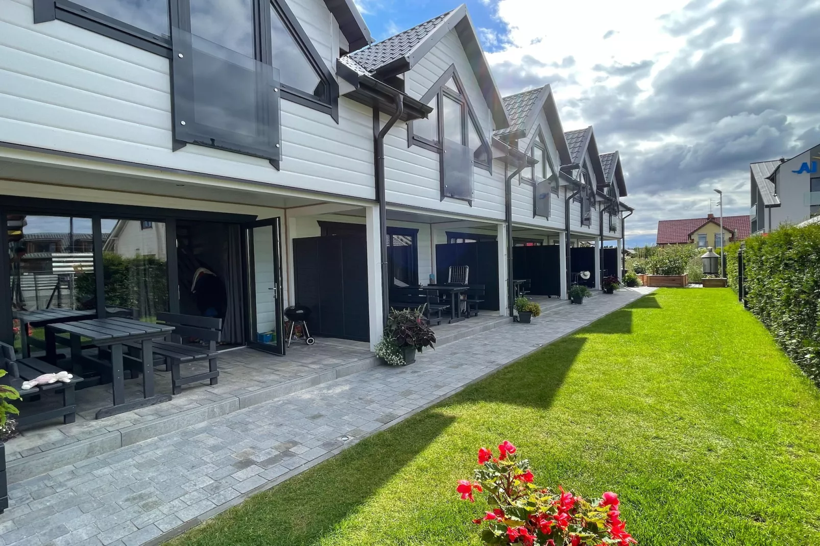 Domki wakacyjne PREMIUM dla 8 osób Sianożęty-Gardens summer