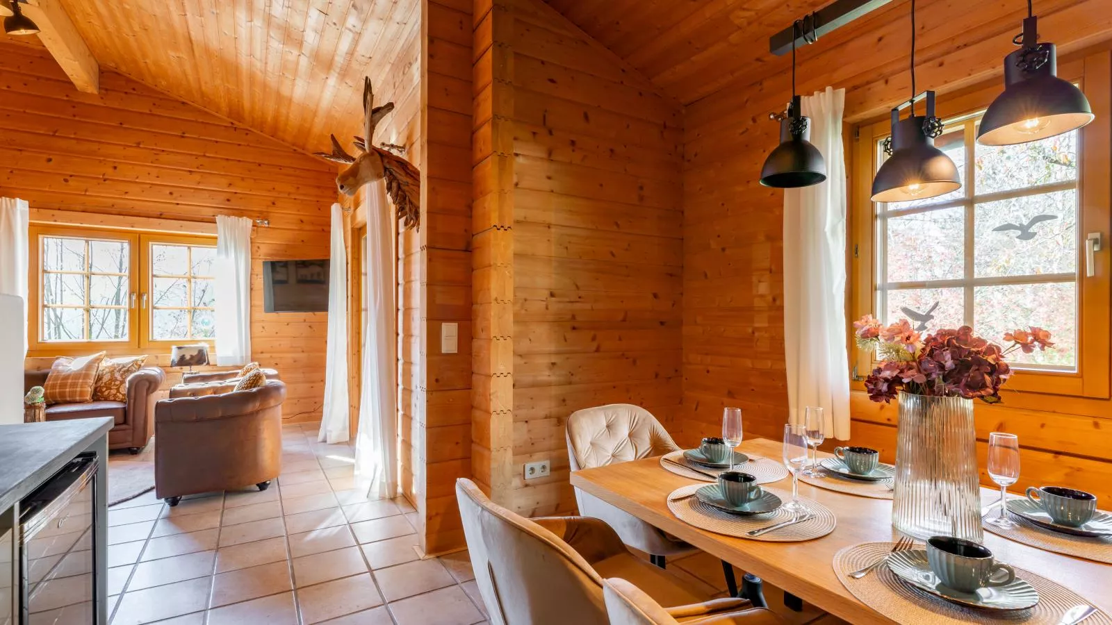 TraumLodge-Dining room