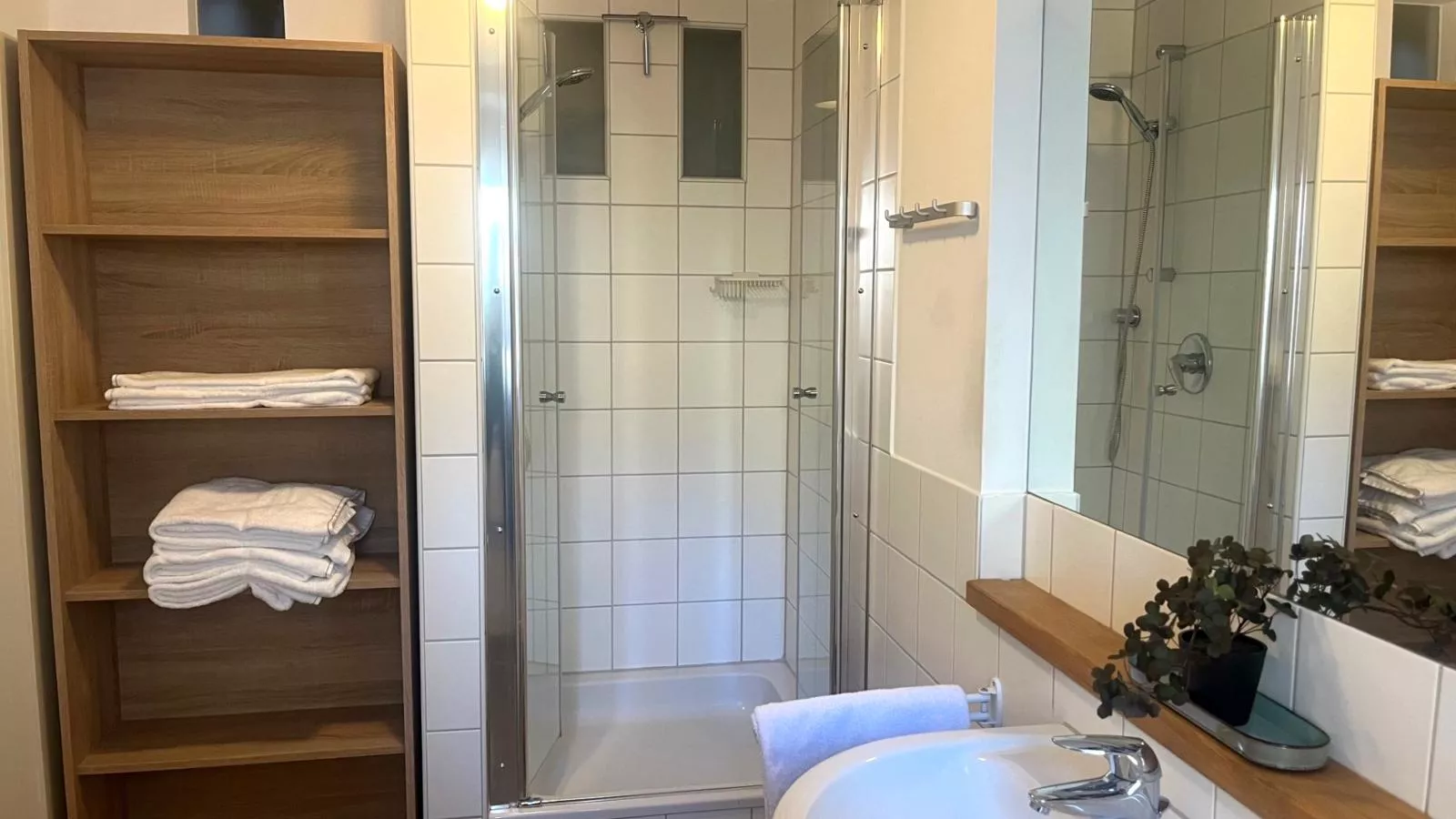 Rosenberger I und II-Bathroom