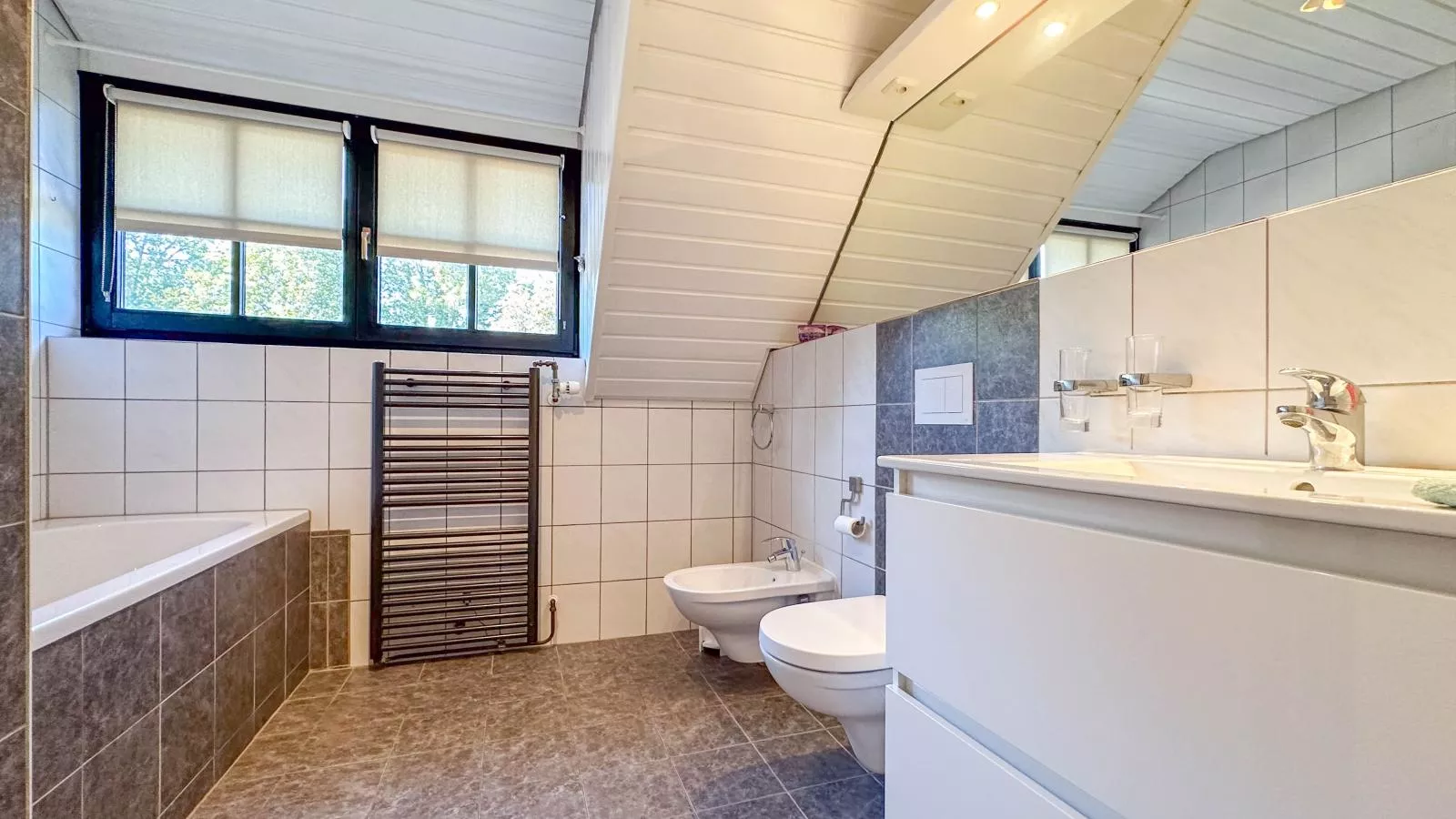 Rosegarden-Bathroom
