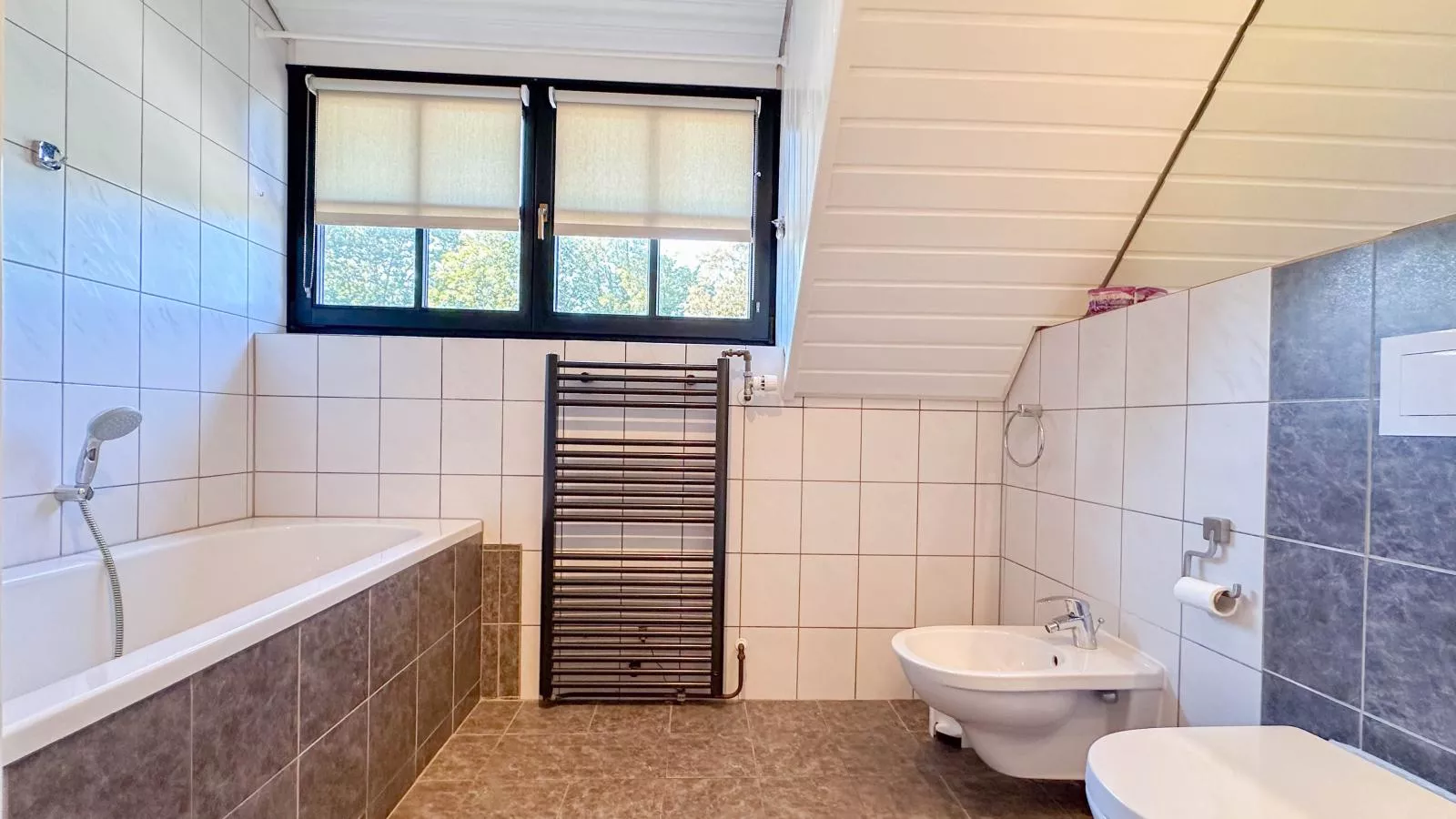 Rosegarden-Bathroom