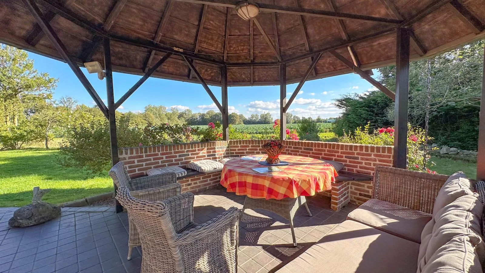 Rosegarden-Terrace balcony
