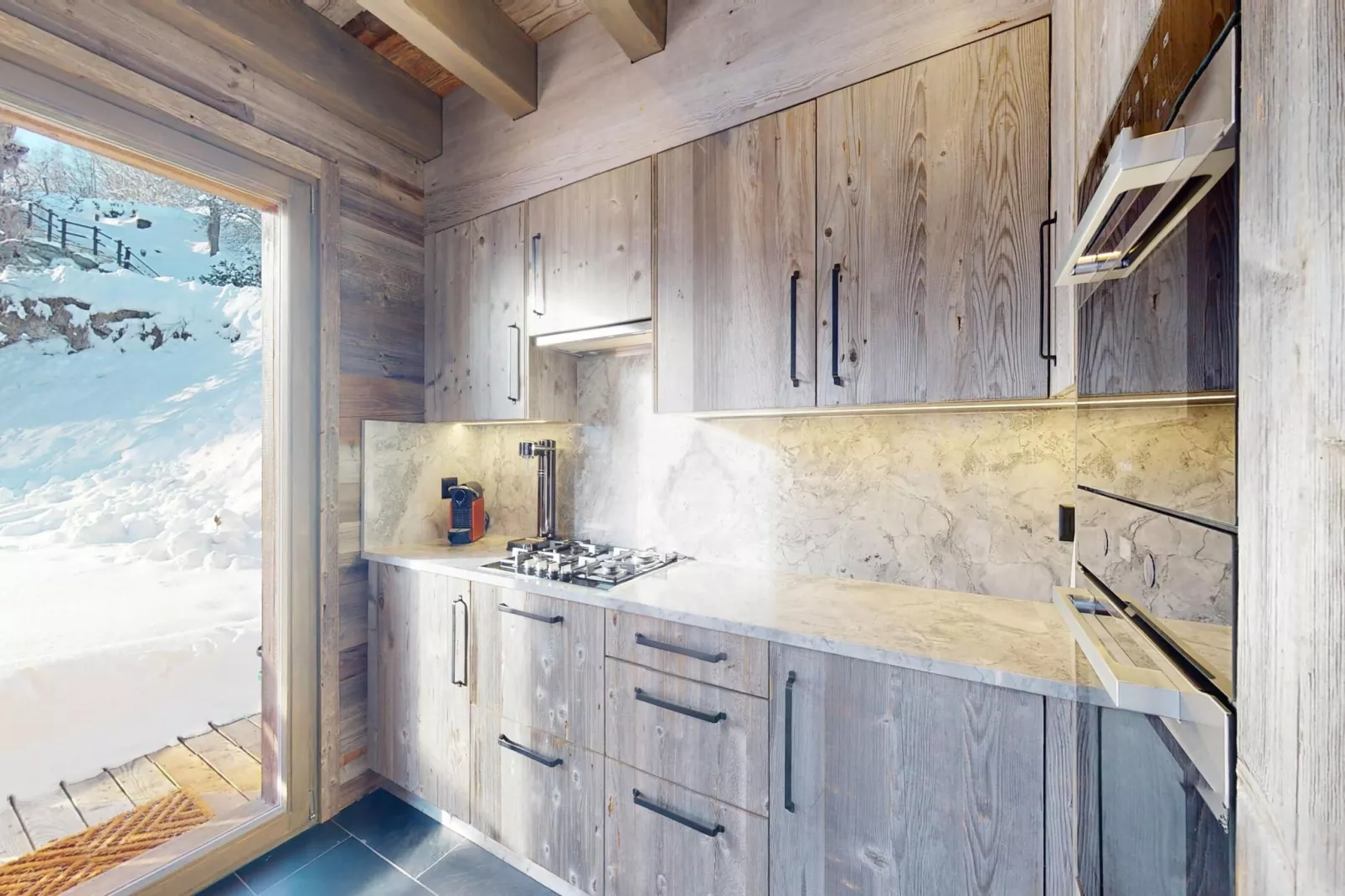 Ecureuil noir COSY & QUIET chalet 10 personnes-Cuisine