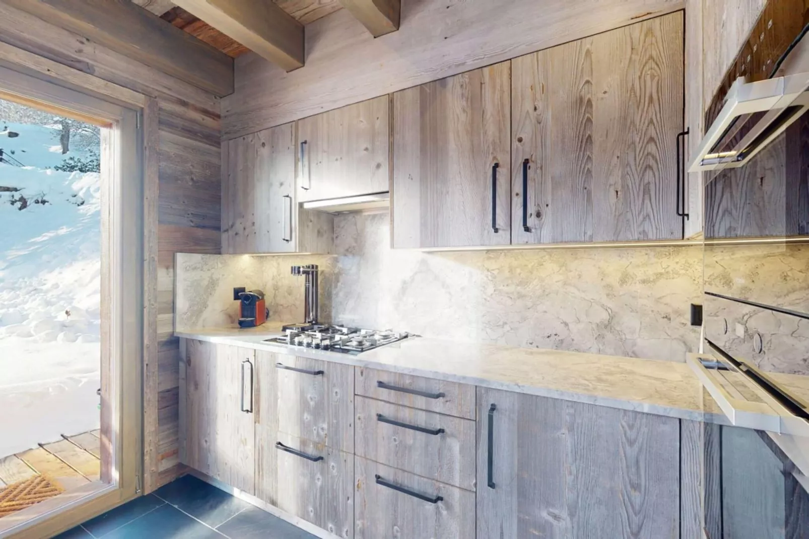 Ecureuil noir COSY & QUIET chalet 10 personnes-Cuisine