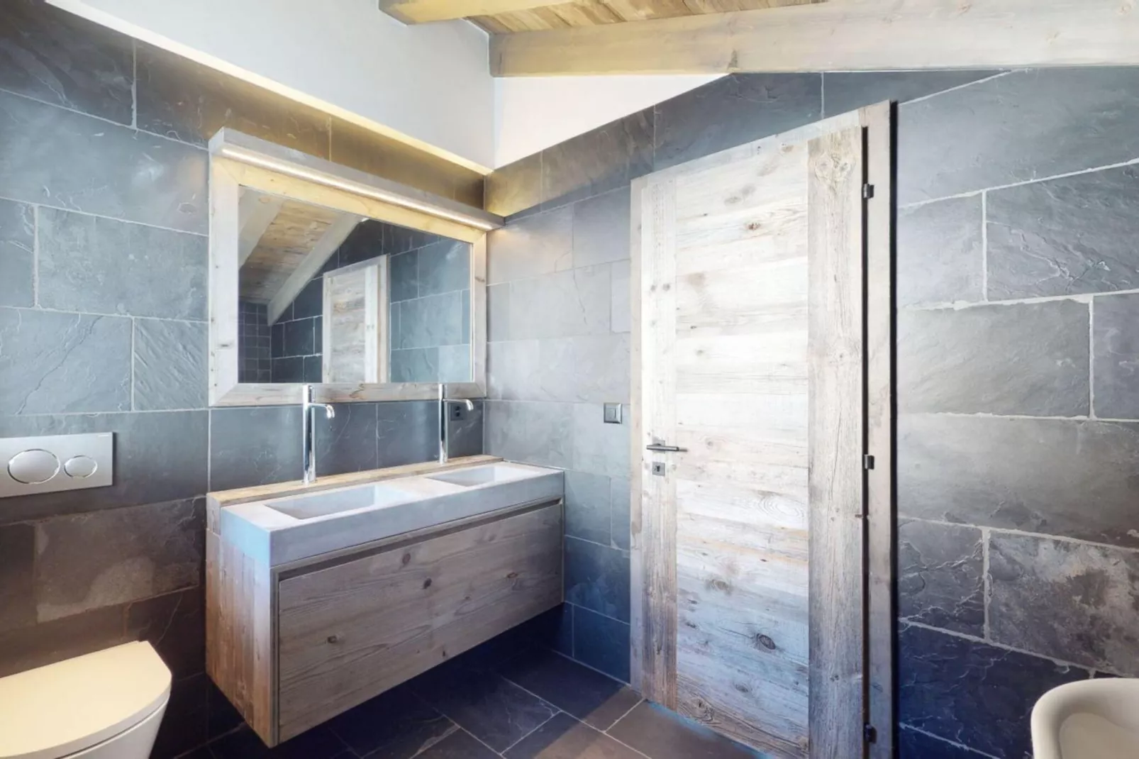Ecureuil noir COSY & QUIET chalet 10 personnes-Salle de bain