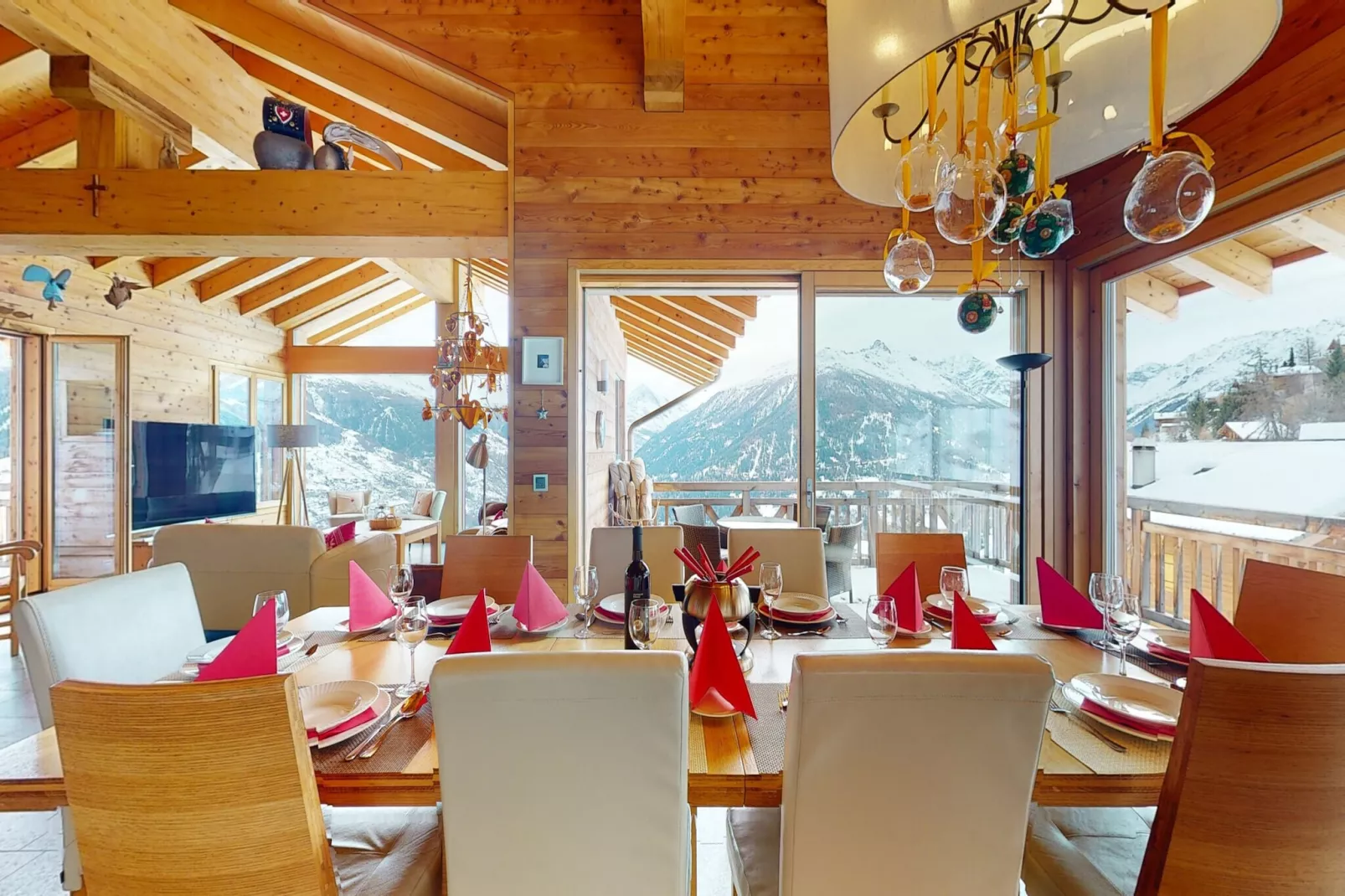 Etoiles des Neiges LUXE & JACUZZI chalet 12 pers-Dining room