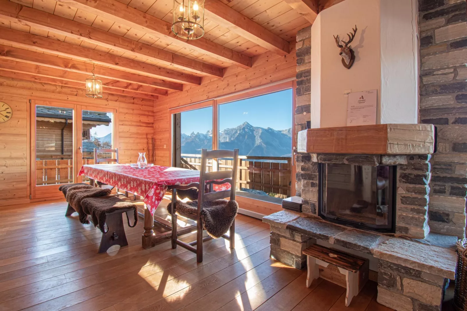 Hirondelle JACUZZI & LUXURY chalet 12 pers-Dining room