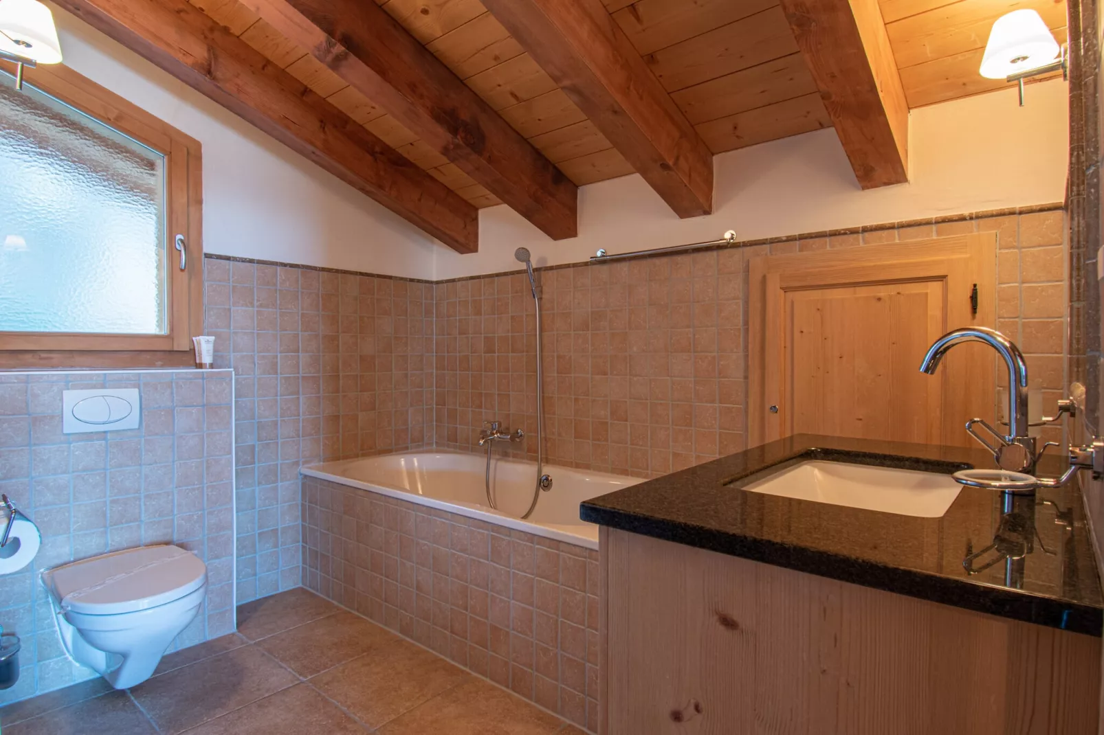 Hirondelle JACUZZI & LUXURY chalet 12 pers-Bathroom