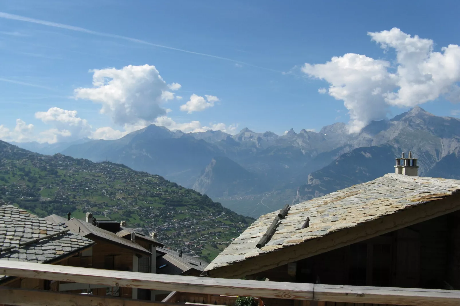 Christoph STANDING & CALM chalet 10 pers-View summer