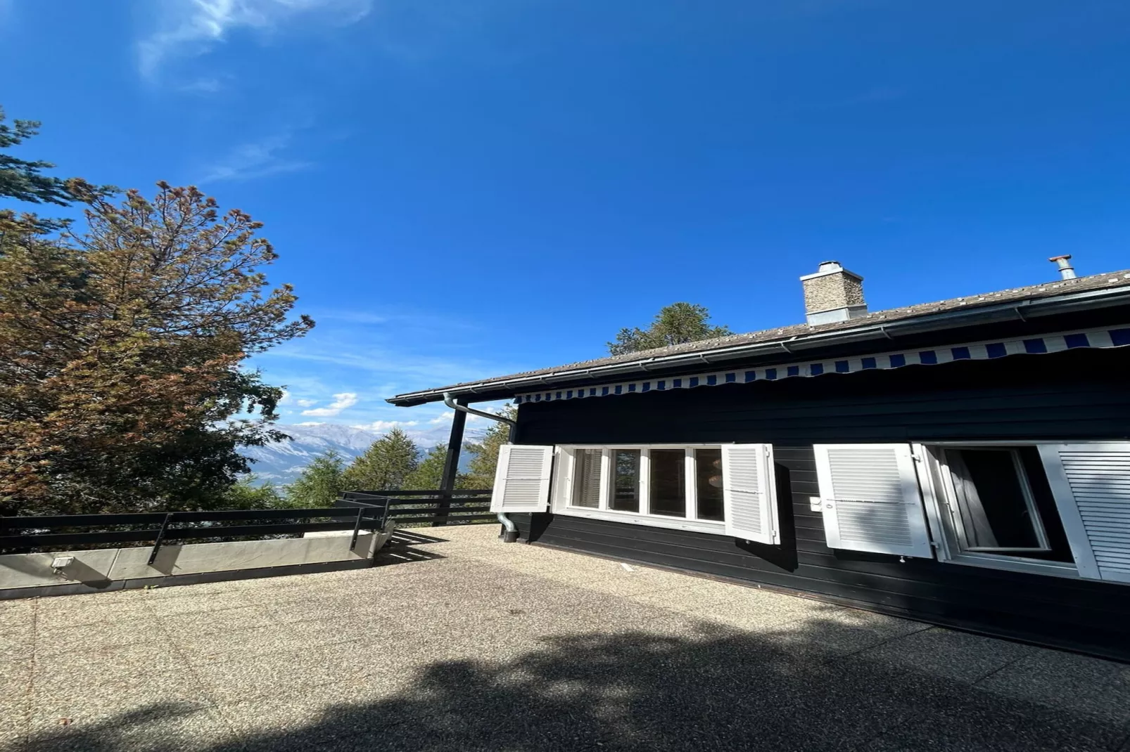Cache-Cache MOUNTAIN & QUIET chalet 10 pers-Außenbereich Sommer