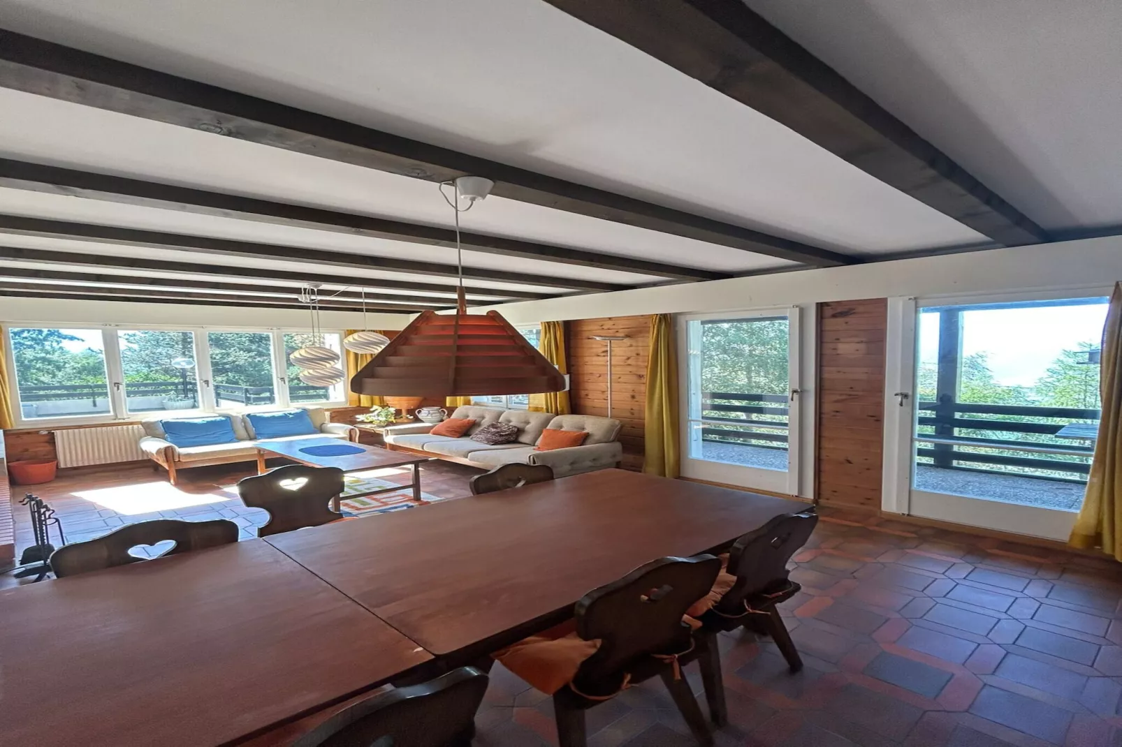Cache-Cache MOUNTAIN & QUIET chalet 10 pers-Esszimmer