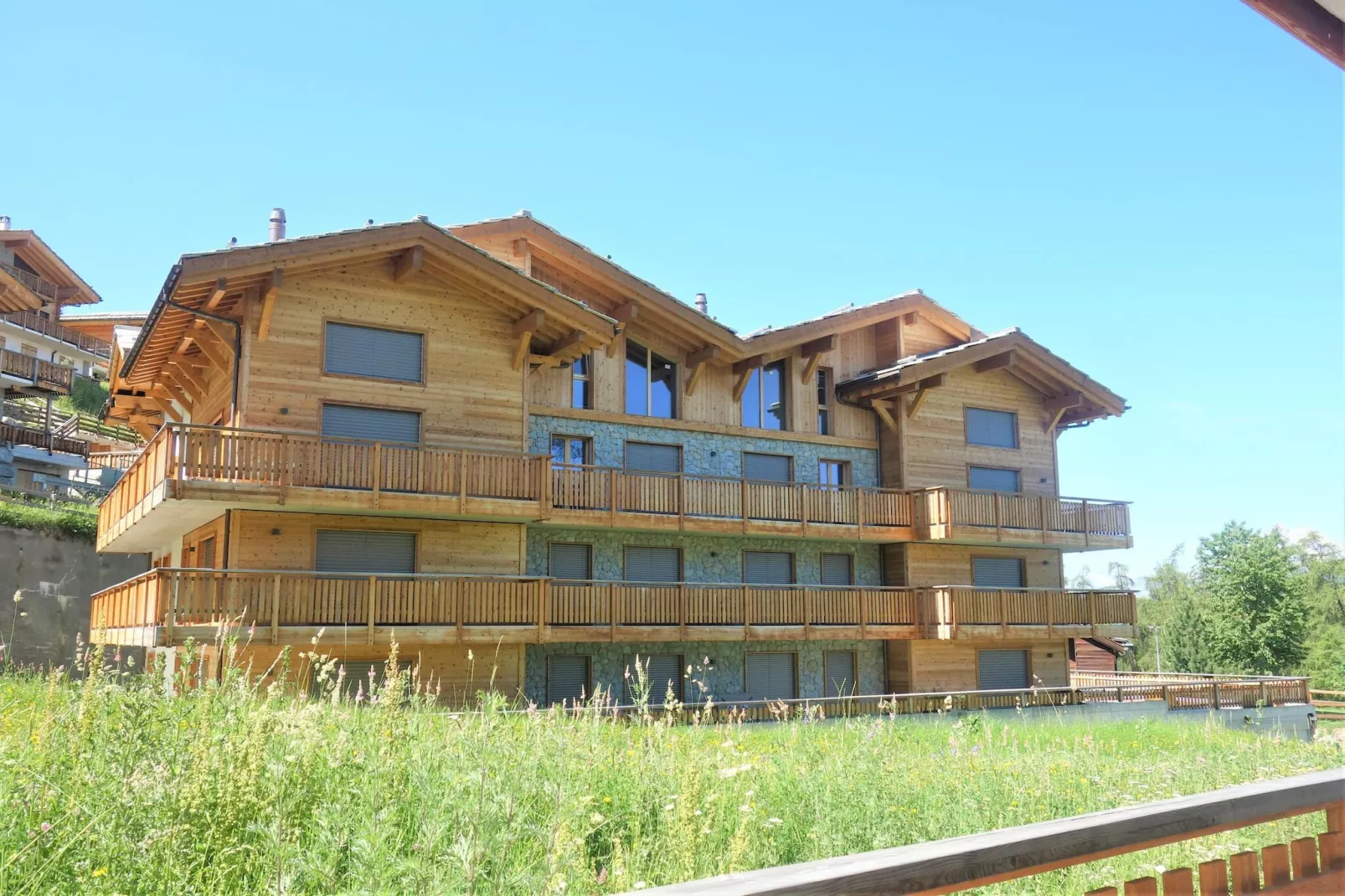 Les Mayens MB 002 - LUXURY apartment 6 pers-Außenbereich Sommer