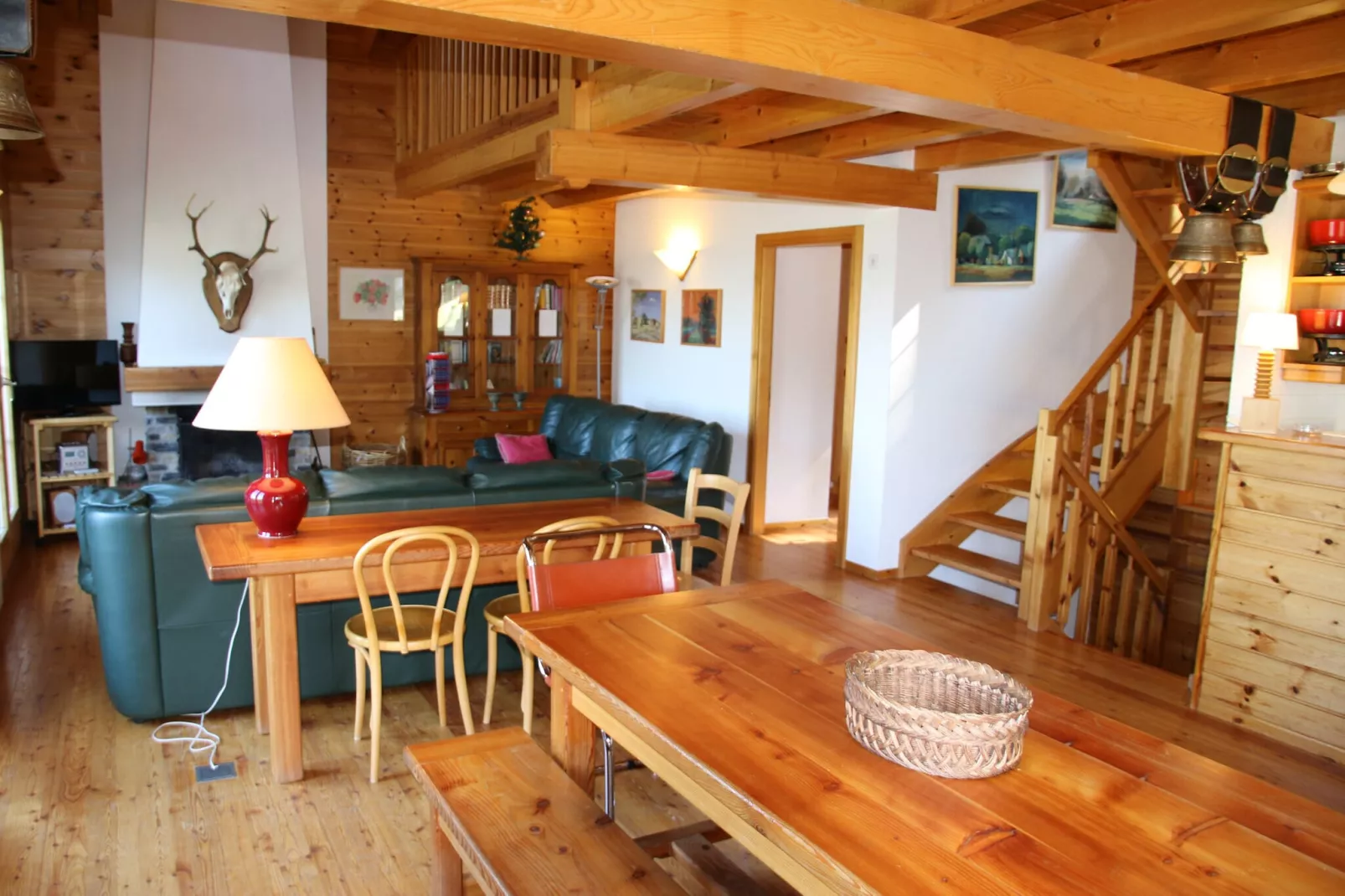 Aeolus MOUNTAIN & QUIET chalet 12 pers-Esszimmer