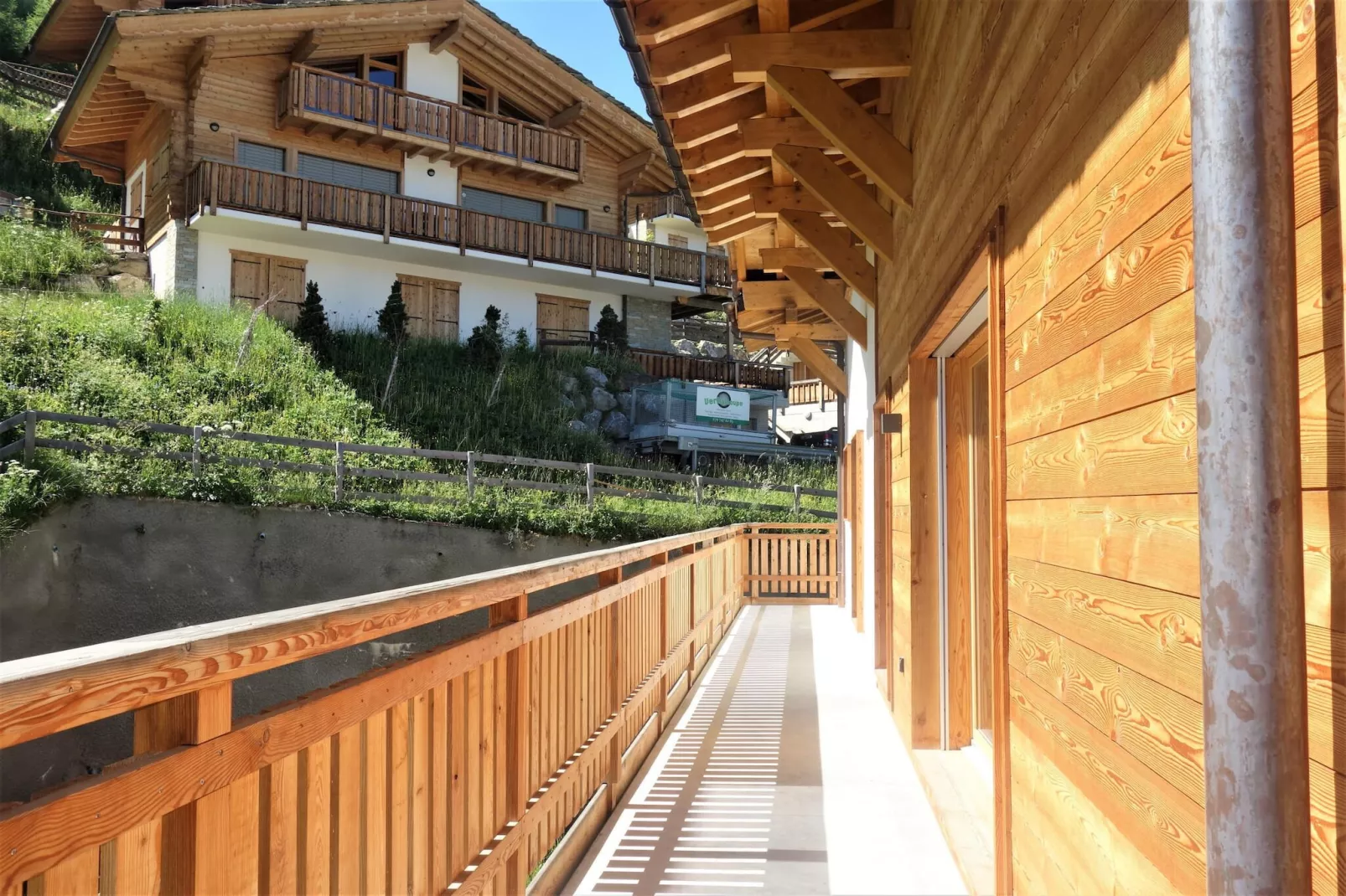 Les Mayens MA 020 - LUXURY apartment 14 pers-Terrassenbalkon