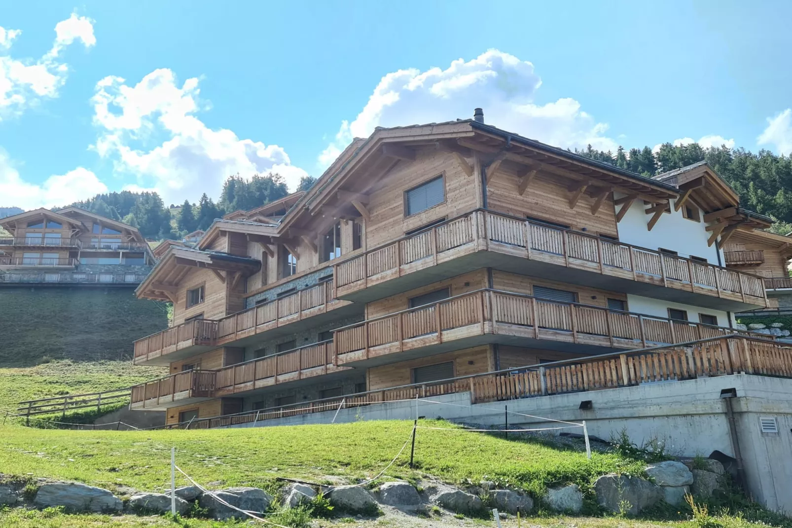 Ski-in Ski-out - Les Mayens MA 022 - LUXURY apart-Exterior summer