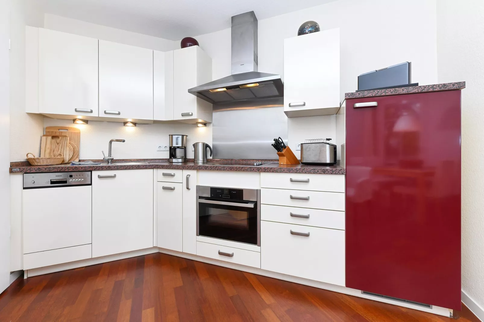 Charmante Inselwohnung/ 2 Balkone-Kitchen