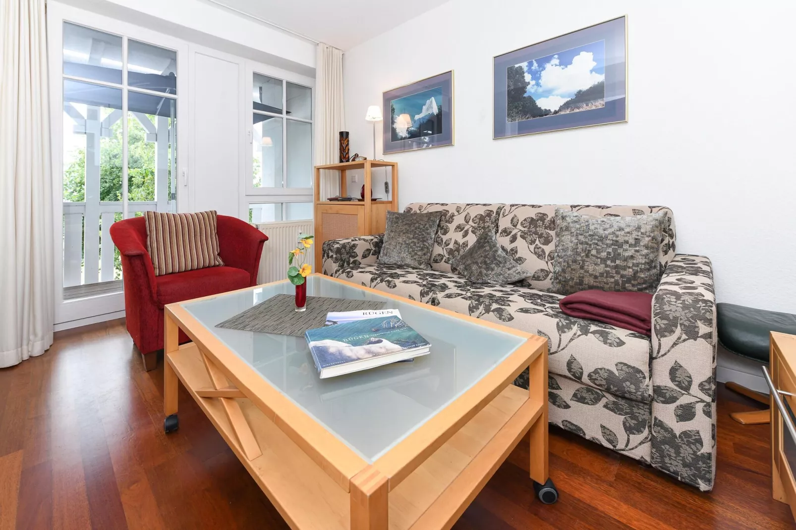 Charmante Inselwohnung/ 2 Balkone-Living room