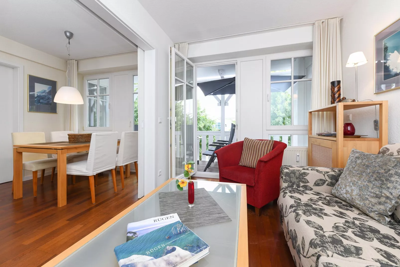 Charmante Inselwohnung/ 2 Balkone-Living room