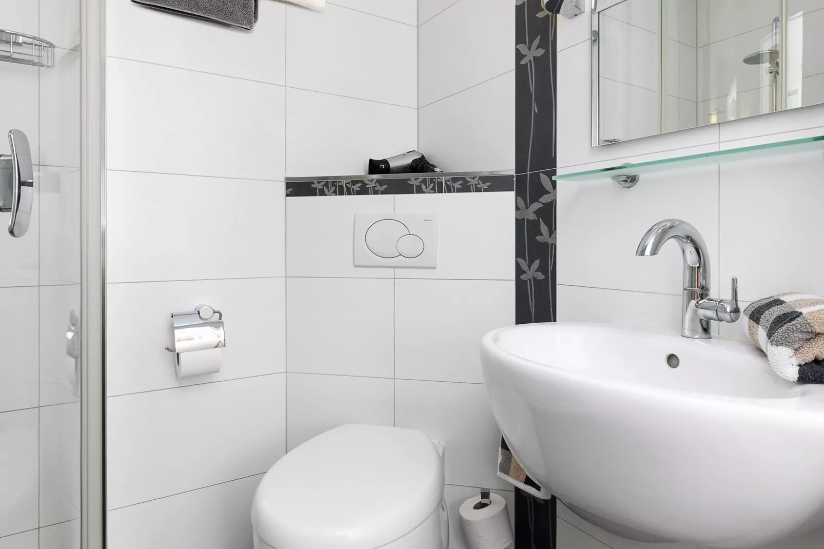 Charmante Inselwohnung/ 2 Balkone-Bathroom