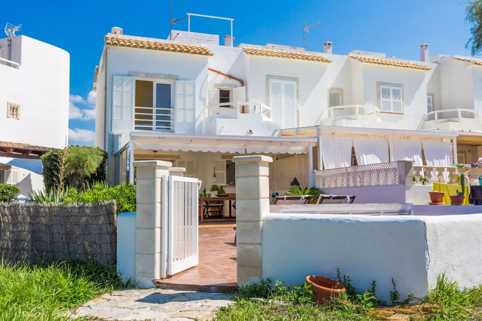 Es Mirador (solidago)-Exterior summer