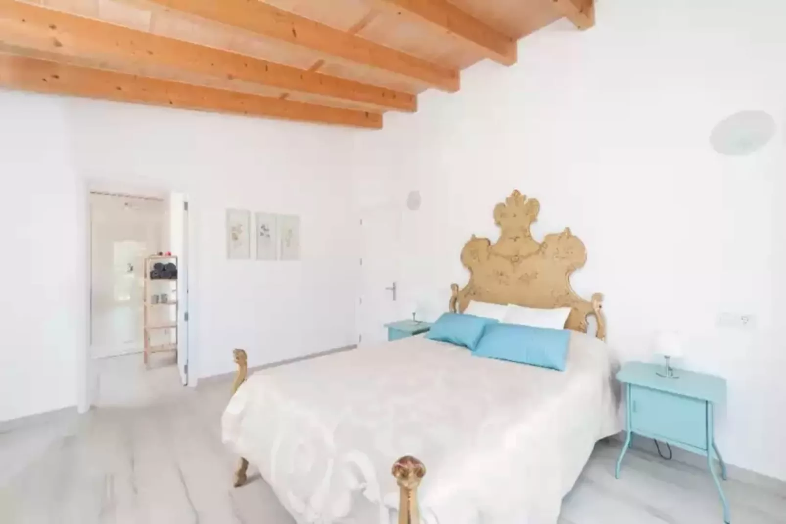 Son Perot-Bedroom