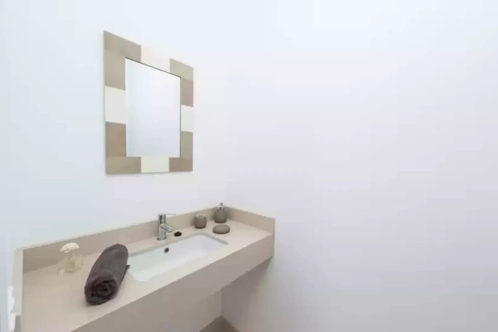 Son Perot-Bathroom