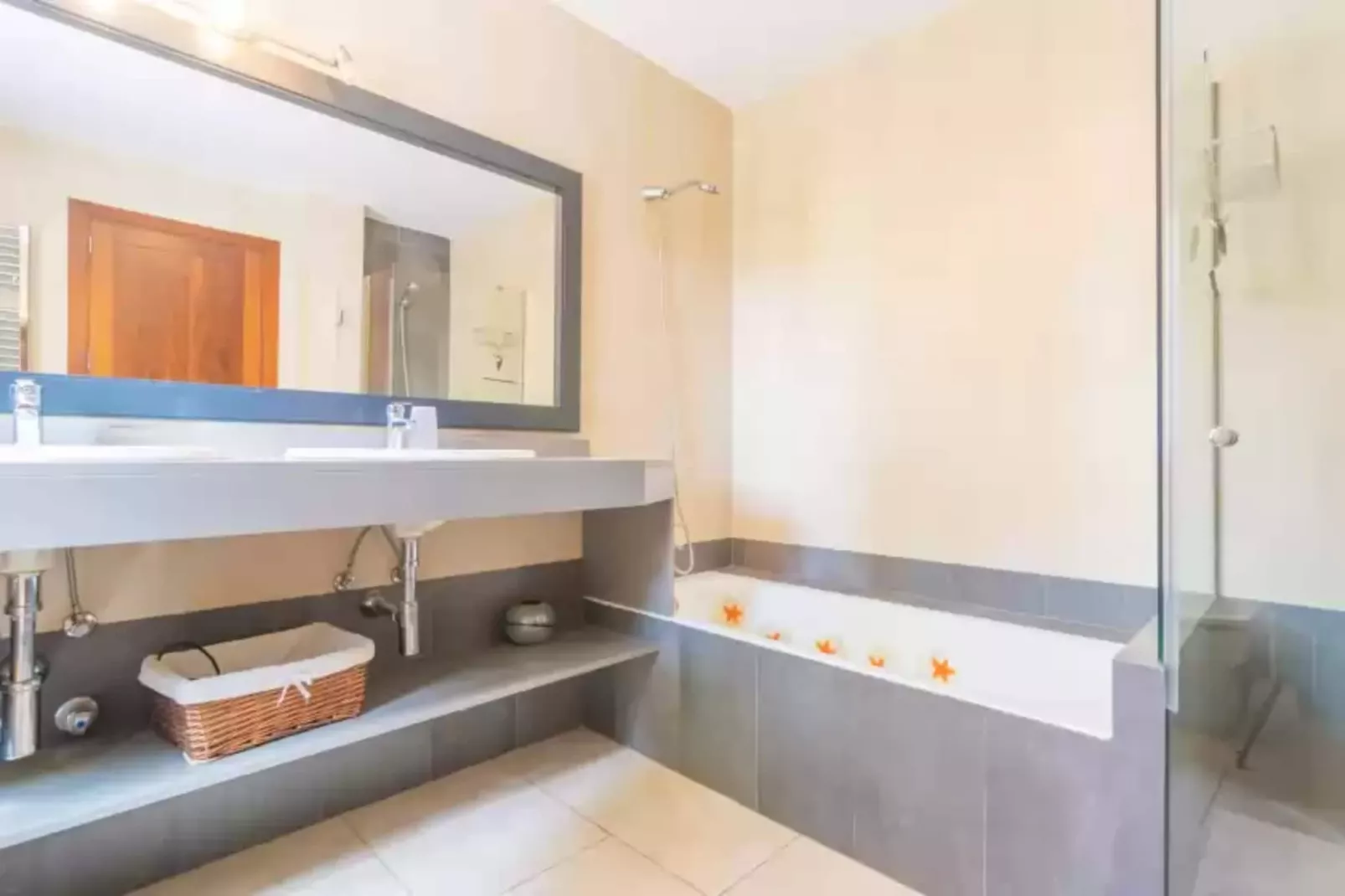 Ca N'estel-Bathroom