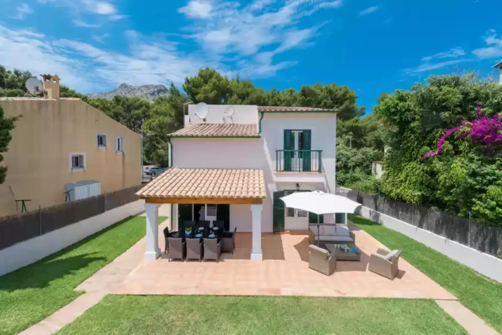 El Pinar-Exterior summer
