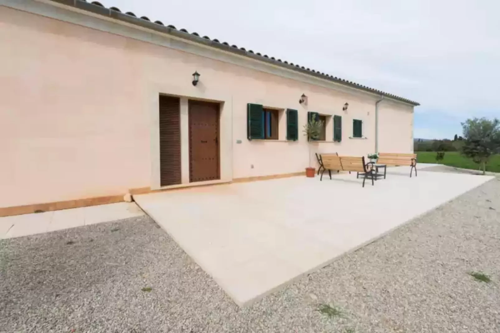 S'estacio-Exterior summer