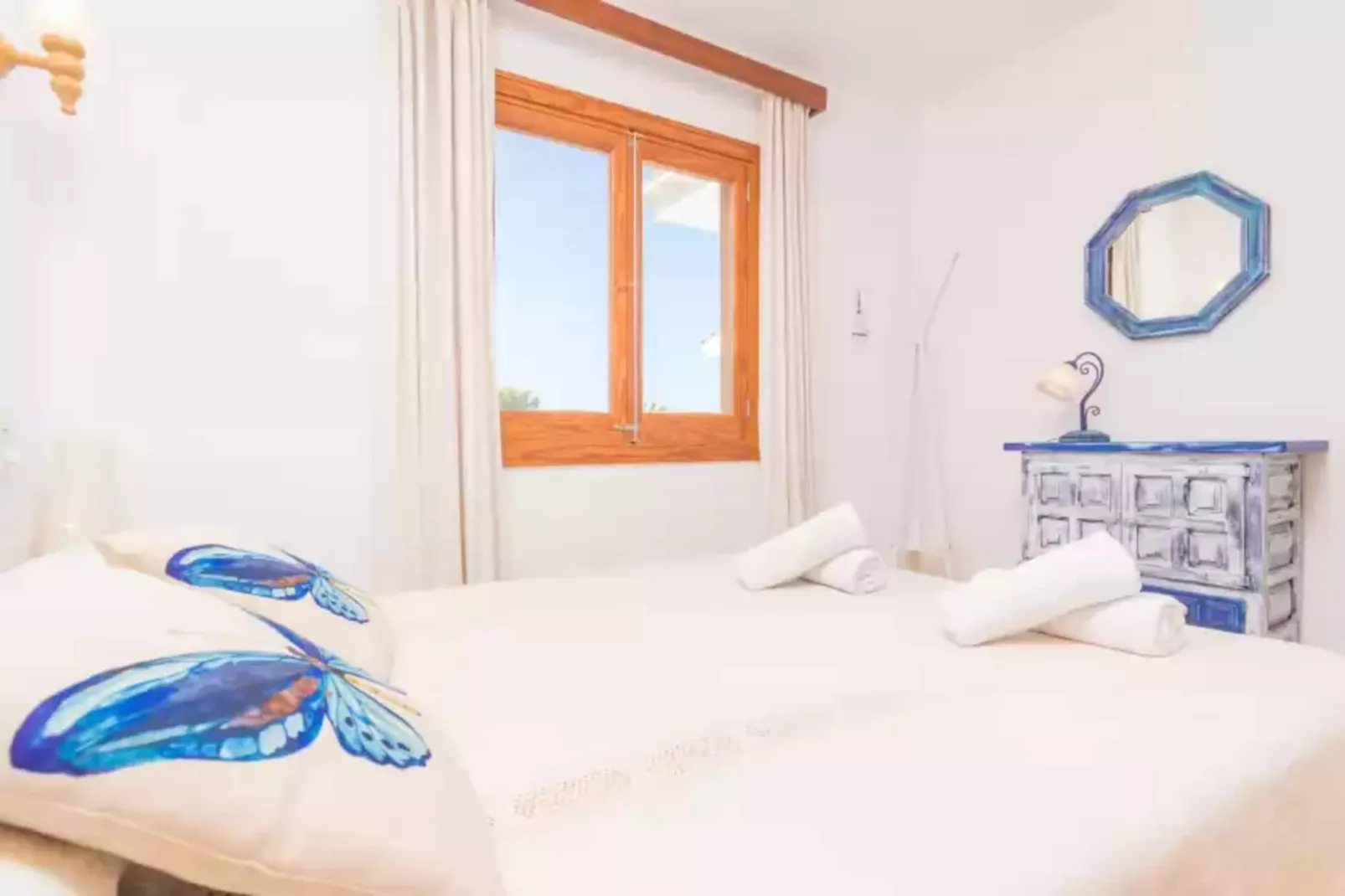 Riandgo-Bedroom