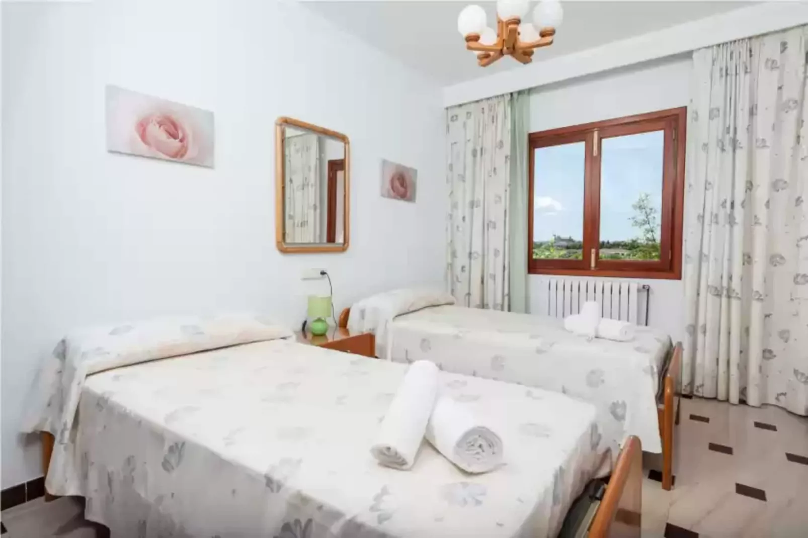 UllÀs-Bedroom