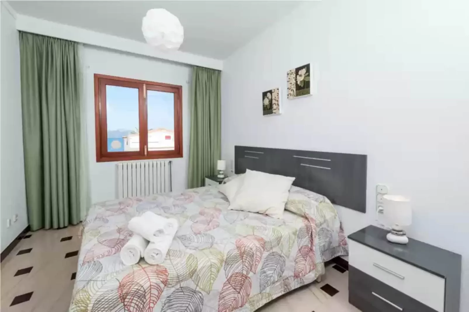 UllÀs-Bedroom
