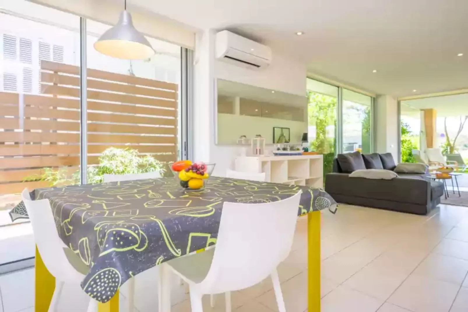 Tarida-Dining room