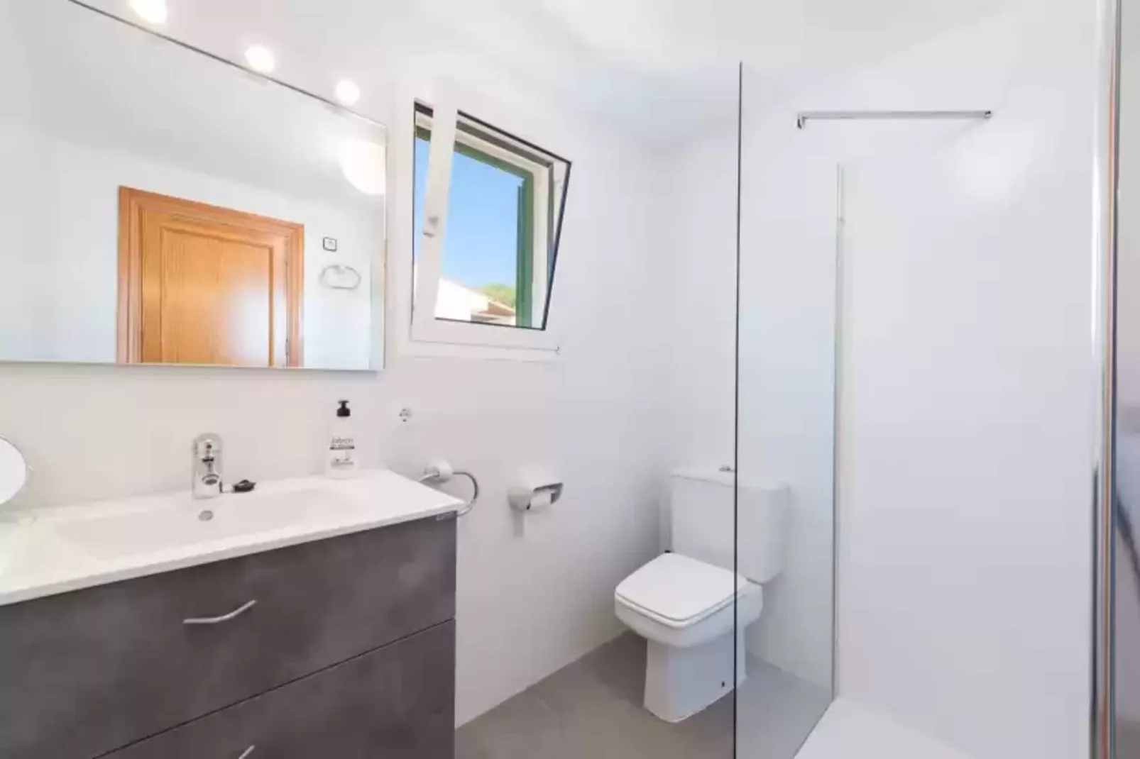 Can Roig (caldes)-Bathroom