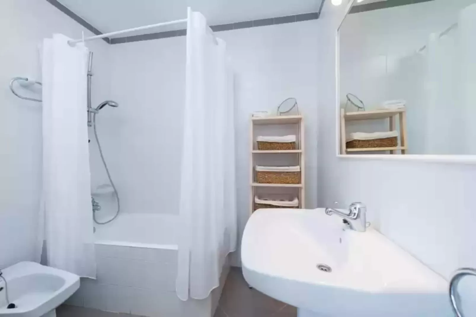 Can Roig (caldes)-Bathroom