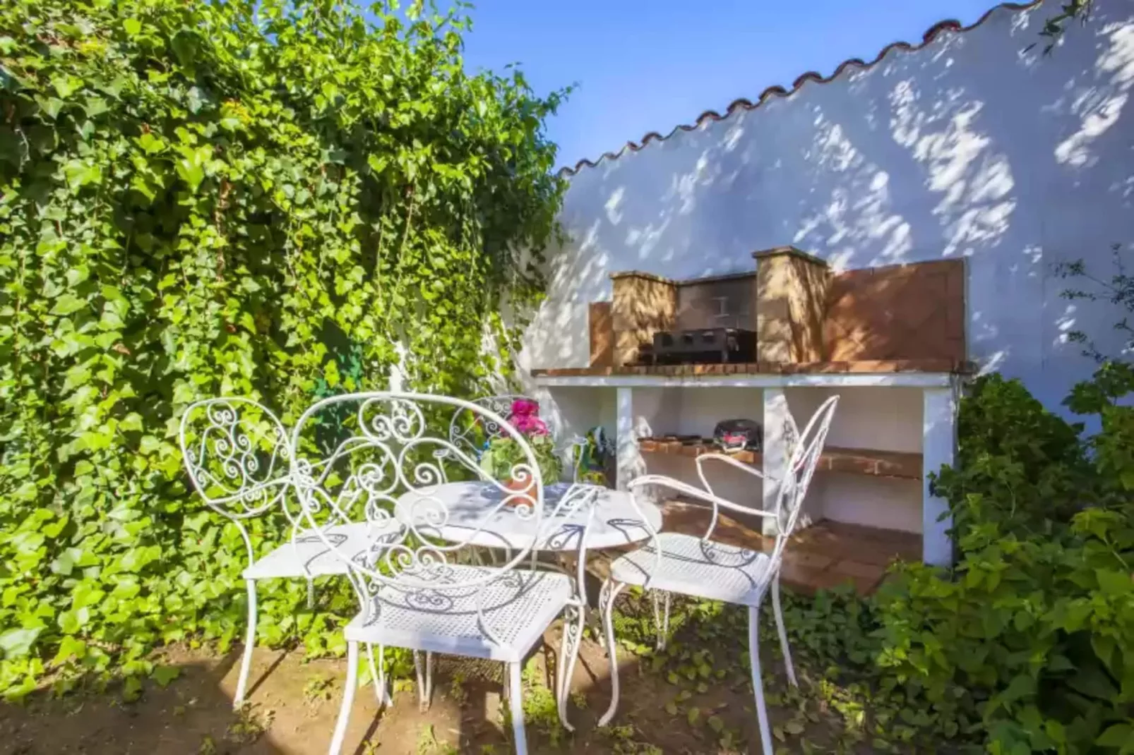 Tres Pins-Terrace balcony