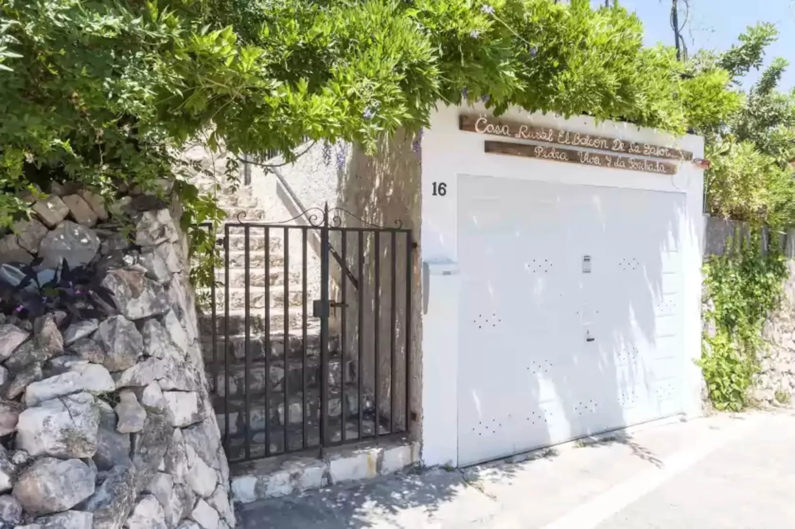 Pedraviva-Exterior summer