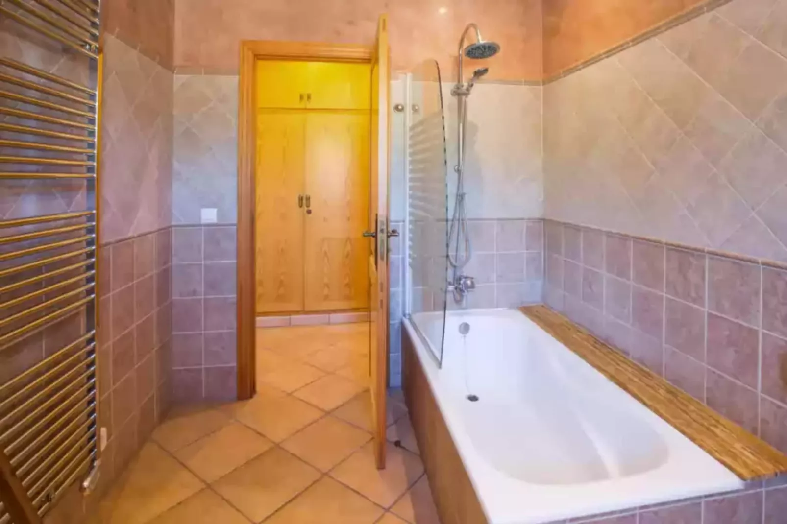 Can Marines-Bathroom