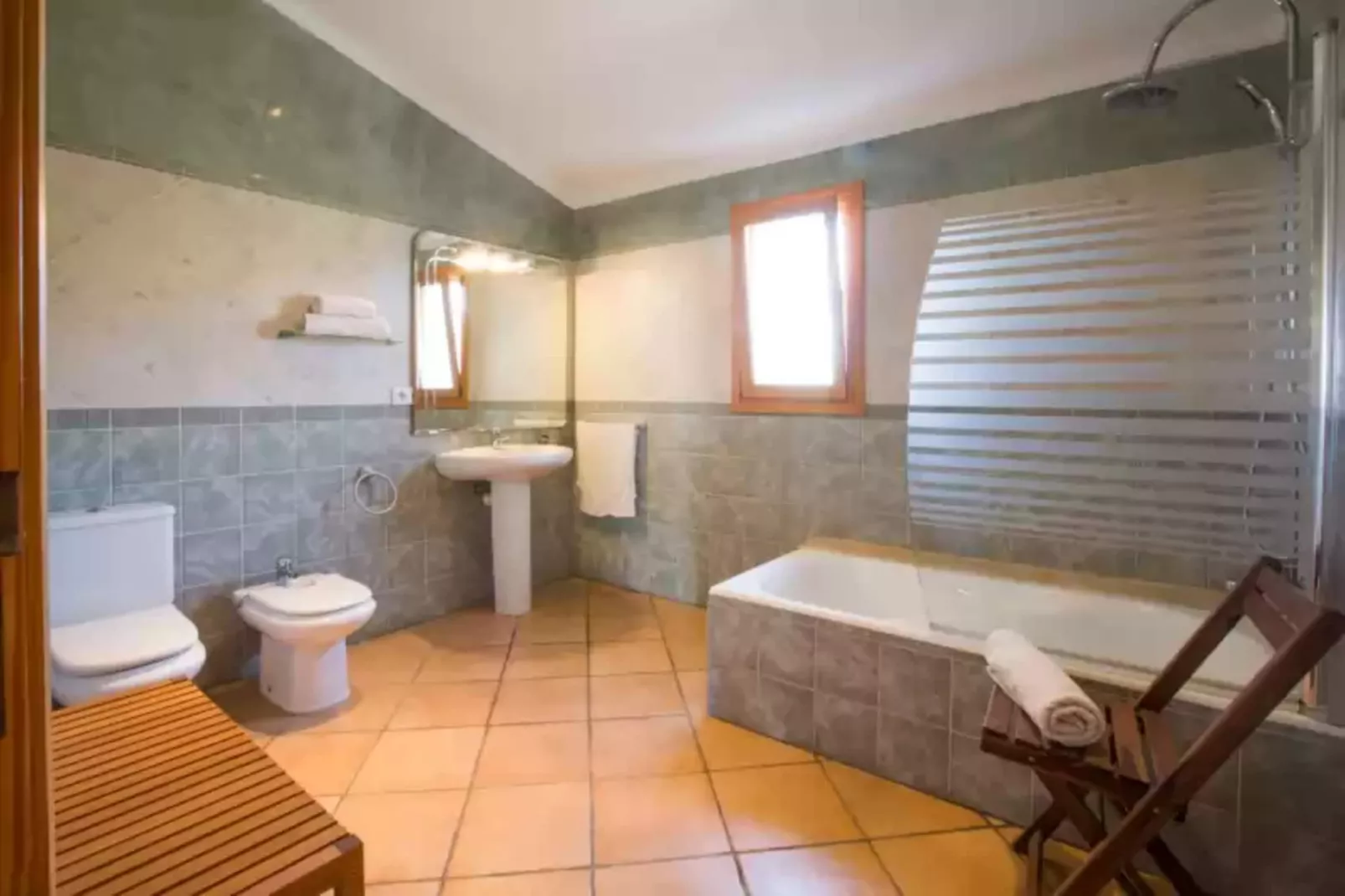 Can Marines-Bathroom