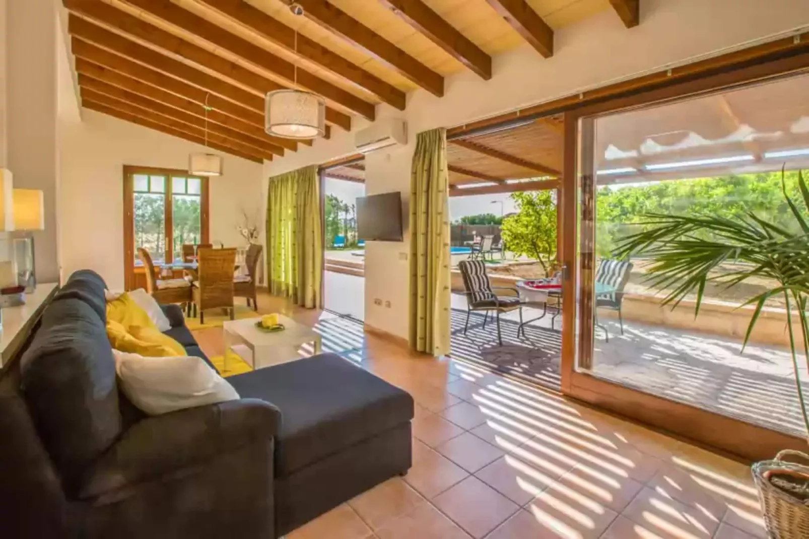 Shostalet-Living room