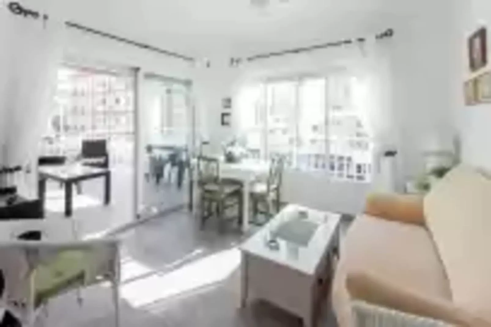 Oreneta-Living room