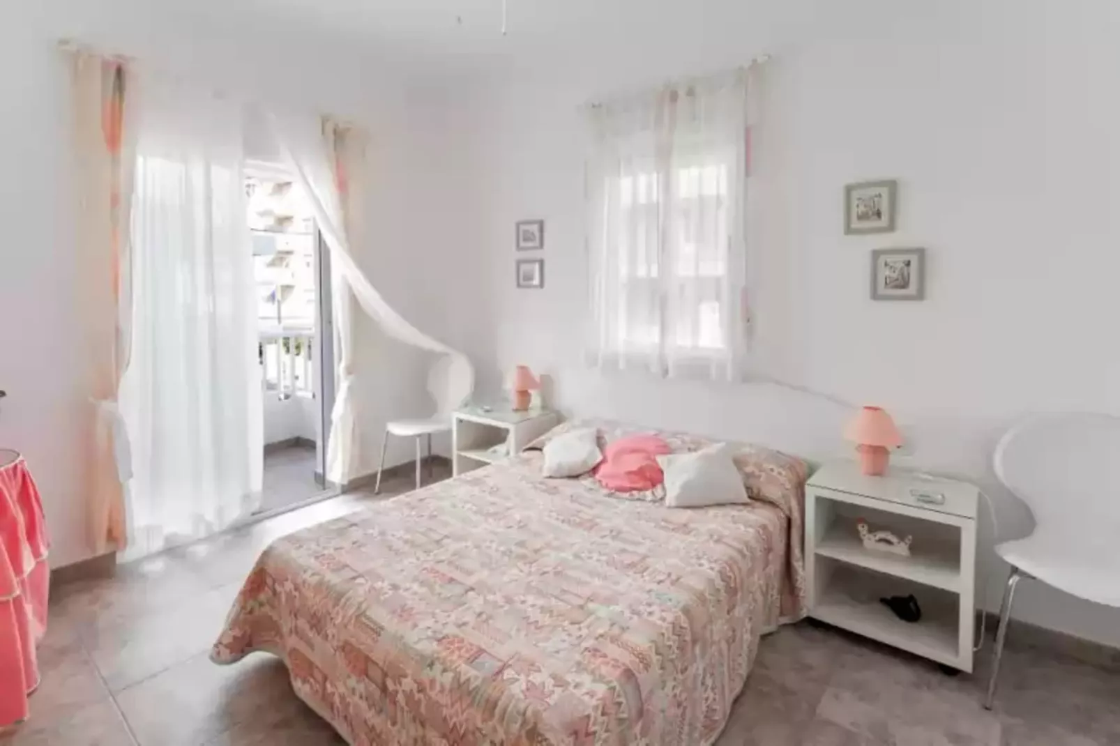 Oreneta-Bedroom