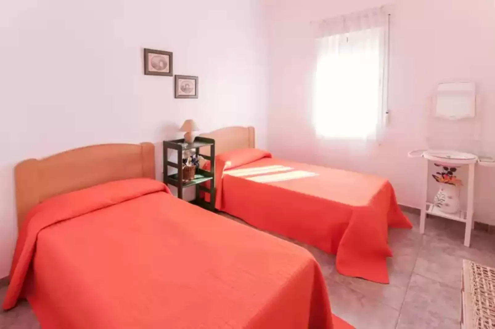 Oreneta-Bedroom