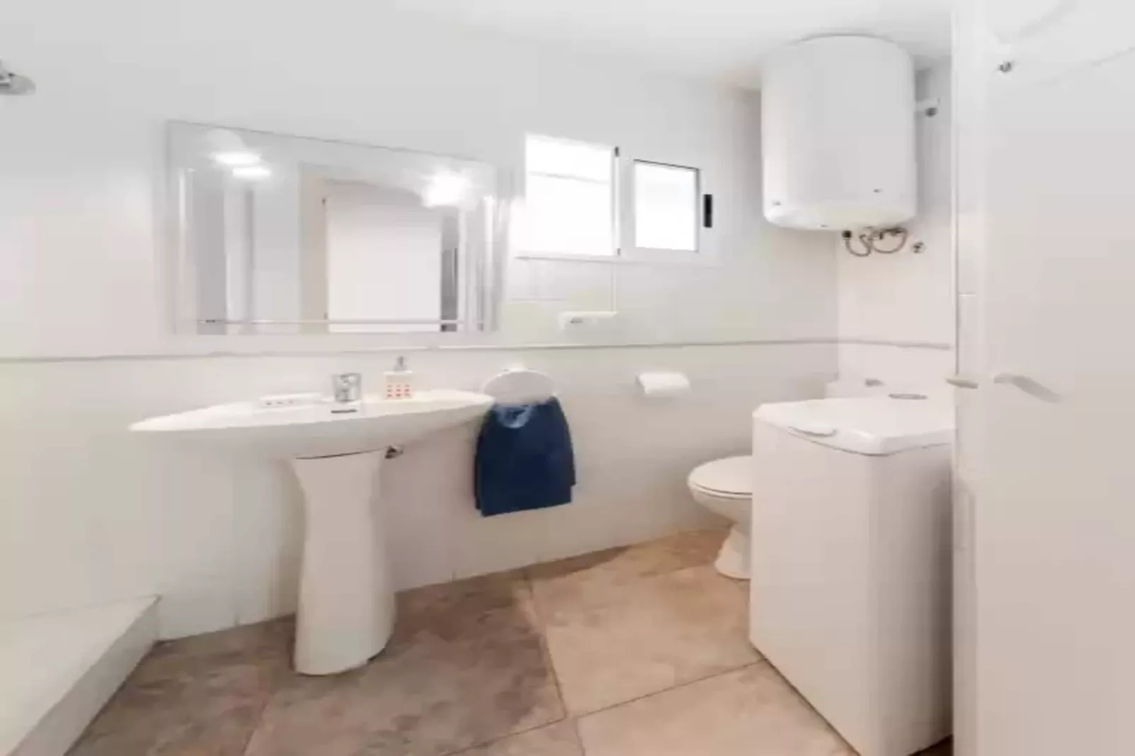 Oreneta-Bathroom