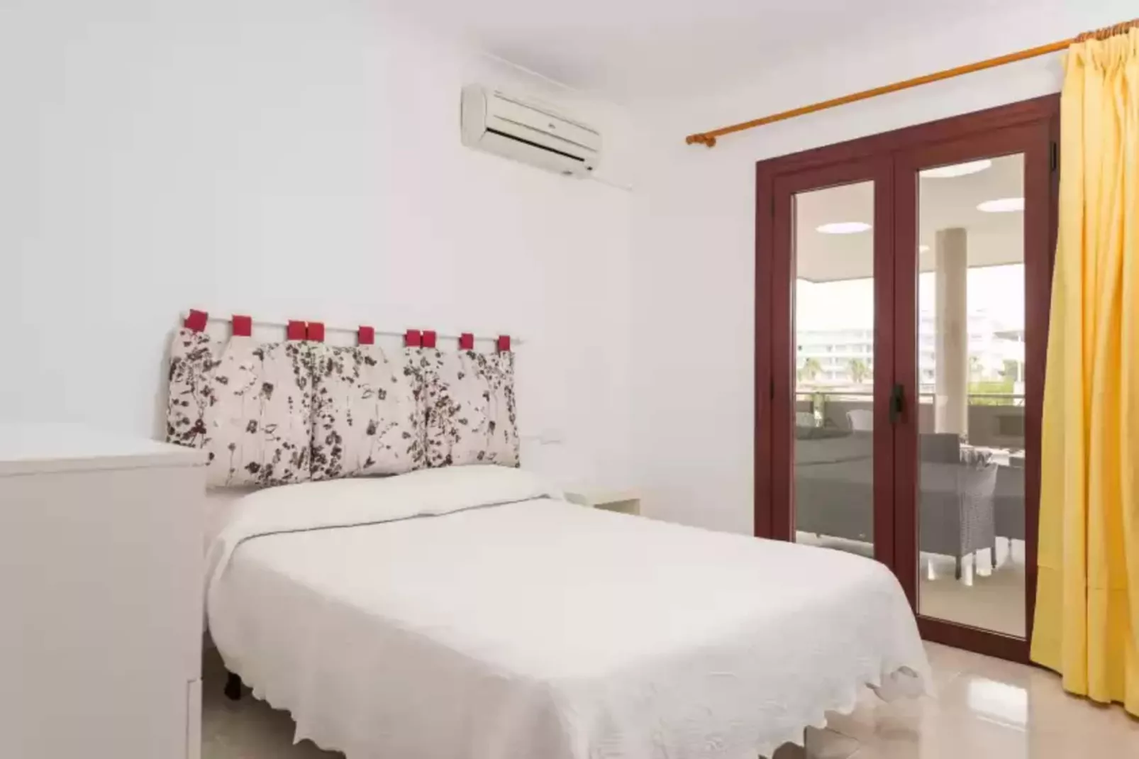 Elianto-Bedroom